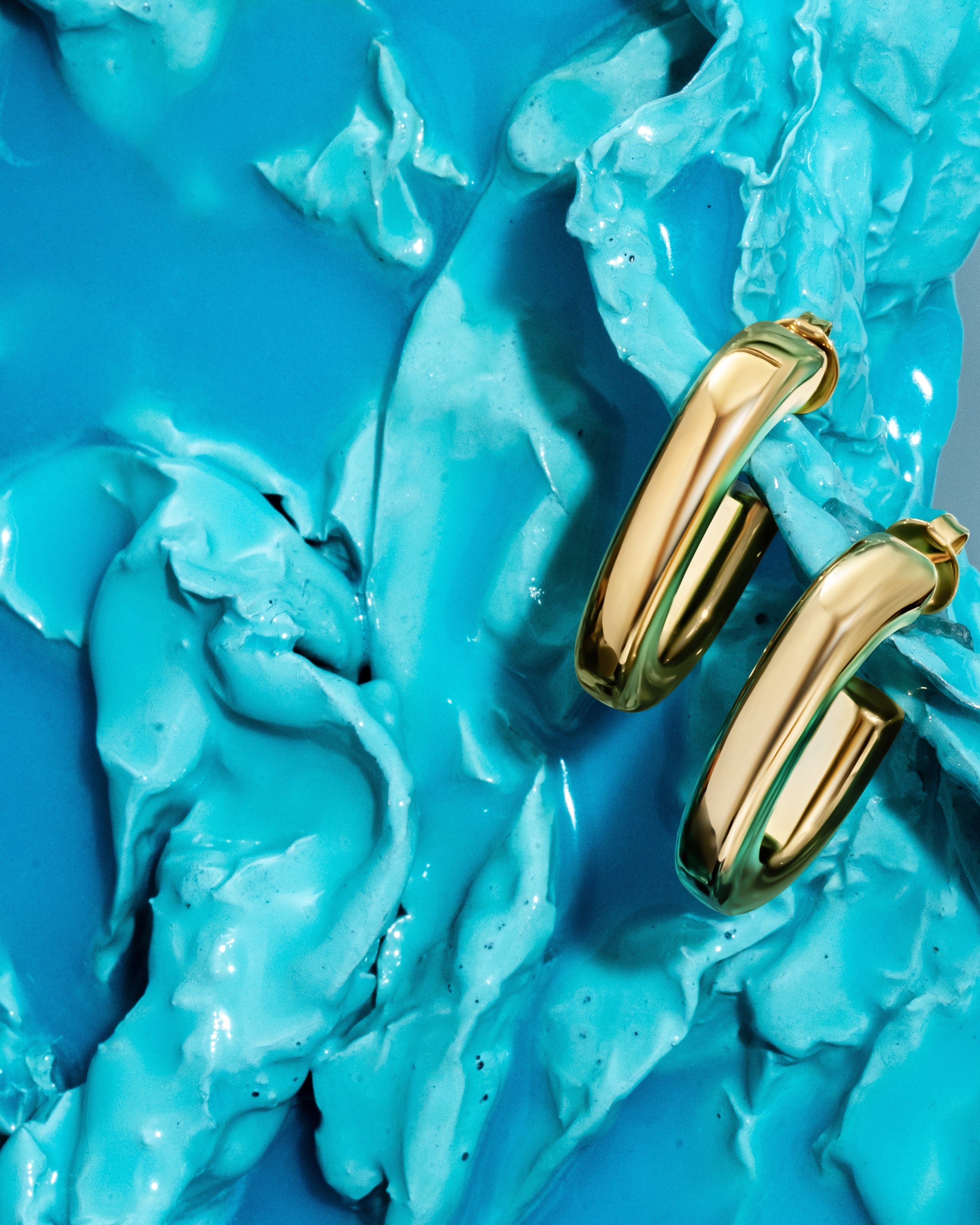 Mia Sculptural Oval Hoop Earrings Gold